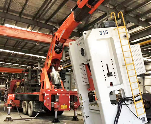 卢氏附近随车吊出租，轻松解决运输难题