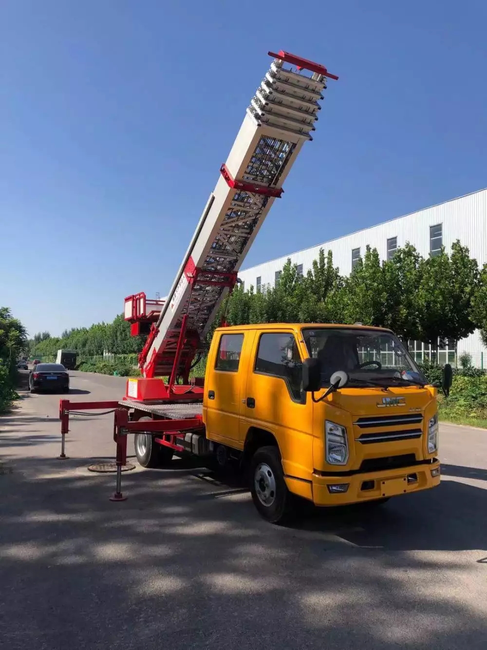 卢氏附近的云梯车出租服务：轻松解决高空作业需求