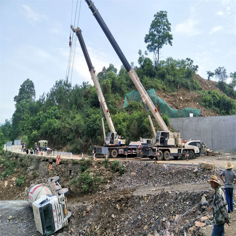 卢氏汽车掉沟里叫吊车救援要多少钱